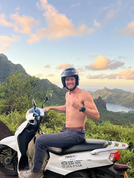 Moped Exploration 🌴